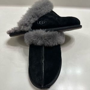 UGG Scuffette II Suede Slipper/clog/mule. Women’s Size 5 Black/Grey.